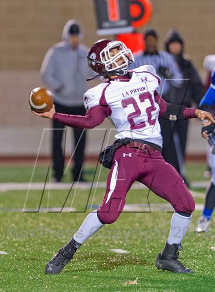 Thumbnail 2 in La Pryor vs. Falls City (UIL A1 D2 Quarterfinal playoffs) photogallery.