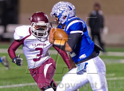 Thumbnail 3 in La Pryor vs. Falls City (UIL A1 D2 Quarterfinal playoffs) photogallery.