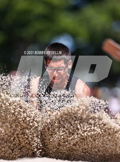 Thumbnail 3 in West Coast Relays photogallery.