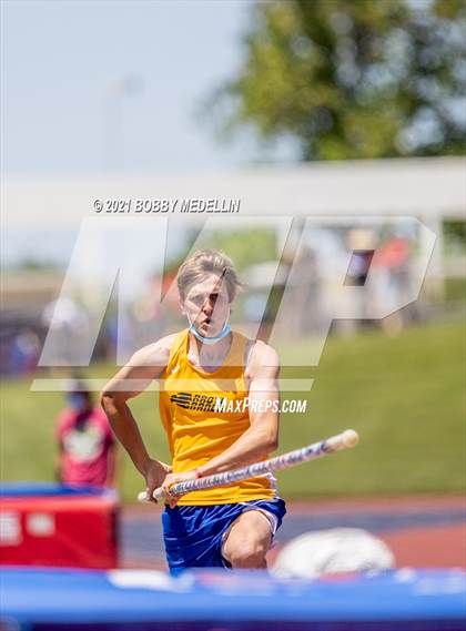 Thumbnail 3 in West Coast Relays photogallery.