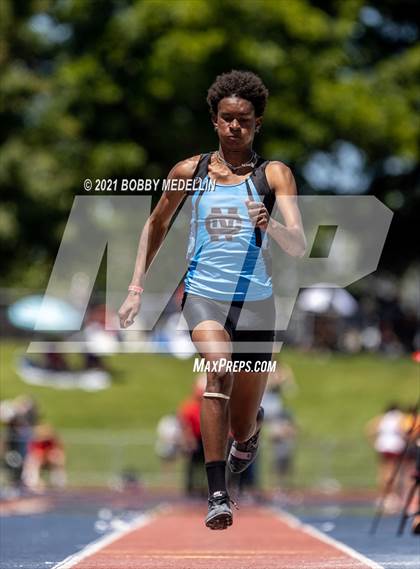 Thumbnail 3 in West Coast Relays photogallery.