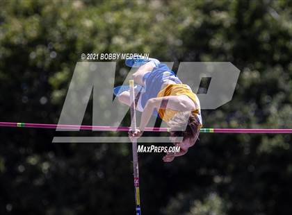 Thumbnail 1 in West Coast Relays photogallery.