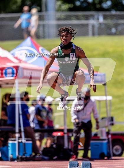Thumbnail 3 in West Coast Relays photogallery.