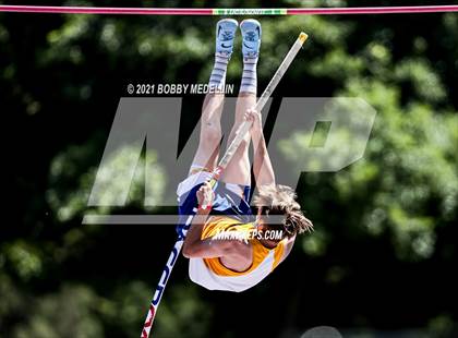 Thumbnail 2 in West Coast Relays photogallery.