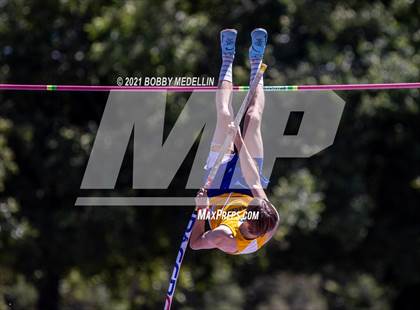 Thumbnail 3 in West Coast Relays photogallery.