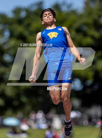 Thumbnail 2 in West Coast Relays photogallery.