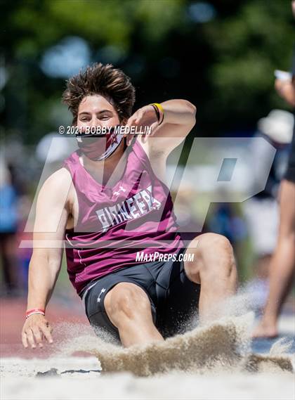 Thumbnail 1 in West Coast Relays photogallery.