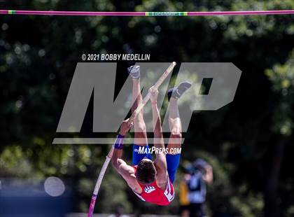 Thumbnail 1 in West Coast Relays photogallery.