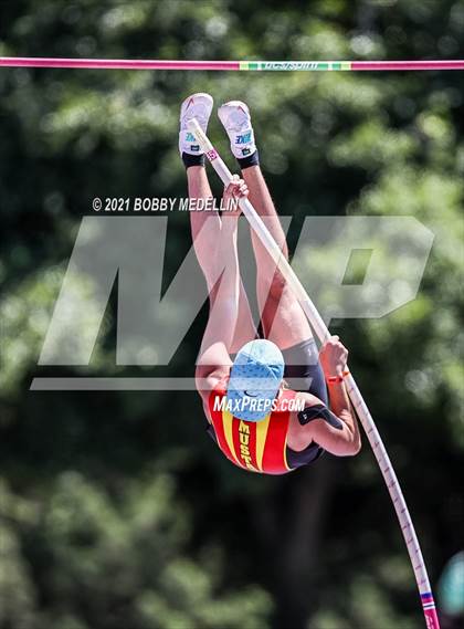 Thumbnail 3 in West Coast Relays photogallery.