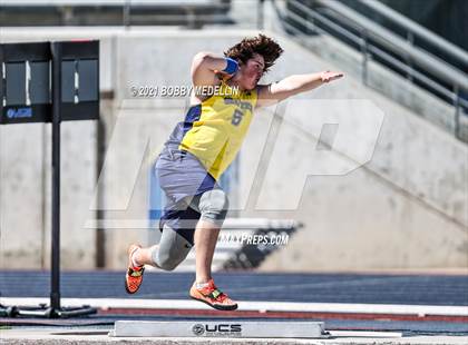 Thumbnail 1 in West Coast Relays photogallery.