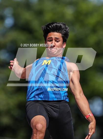 Thumbnail 3 in West Coast Relays photogallery.