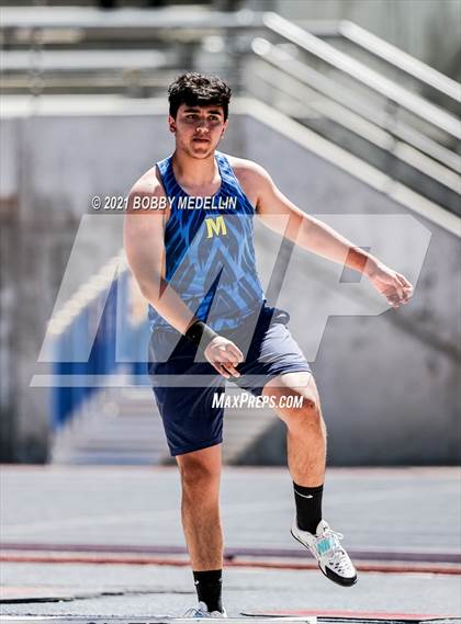 Thumbnail 2 in West Coast Relays photogallery.