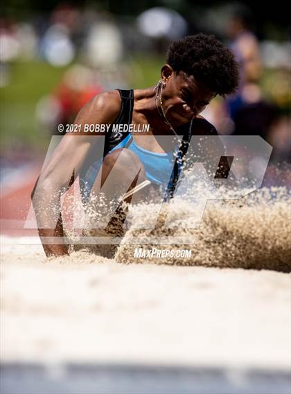 Thumbnail 3 in West Coast Relays photogallery.