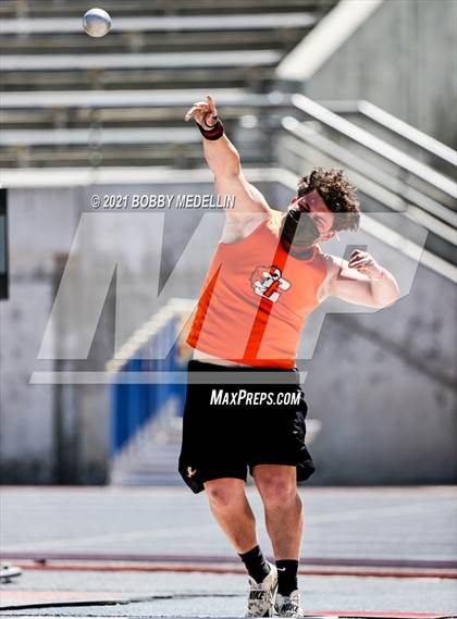 Thumbnail 3 in West Coast Relays photogallery.