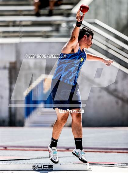 Thumbnail 1 in West Coast Relays photogallery.