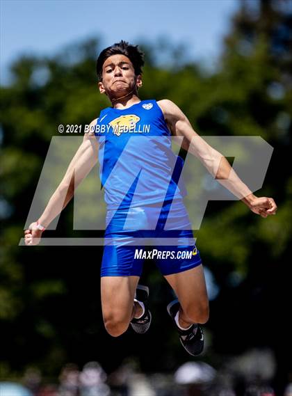 Thumbnail 3 in West Coast Relays photogallery.