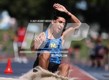 Thumbnail 1 in West Coast Relays photogallery.