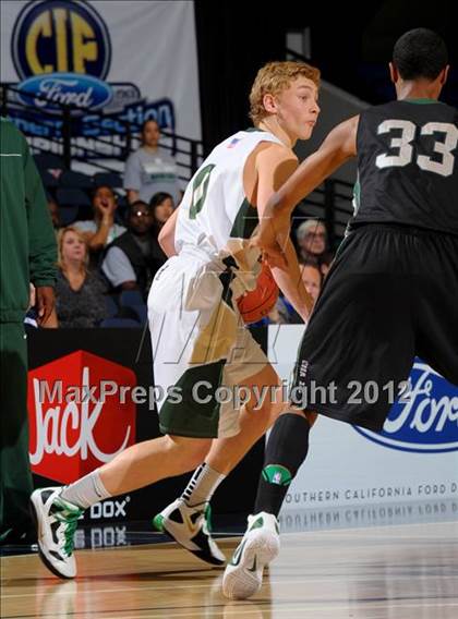 Thumbnail 3 in Royal vs. Inglewood (CIF SS D2AA Final) photogallery.