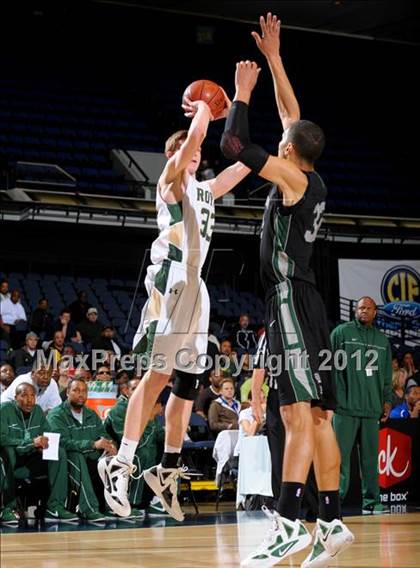 Thumbnail 2 in Royal vs. Inglewood (CIF SS D2AA Final) photogallery.