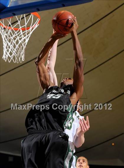 Thumbnail 3 in Royal vs. Inglewood (CIF SS D2AA Final) photogallery.