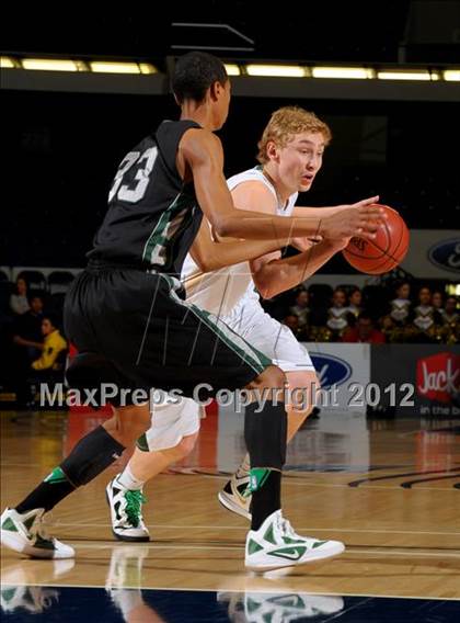 Thumbnail 2 in Royal vs. Inglewood (CIF SS D2AA Final) photogallery.