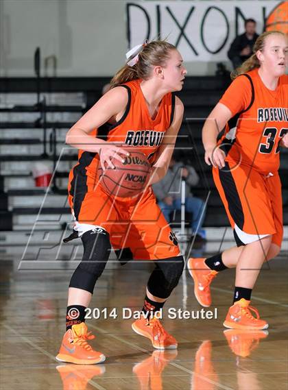 Thumbnail 2 in Roseville vs. Davis (Ram Jam Winter Classic) photogallery.