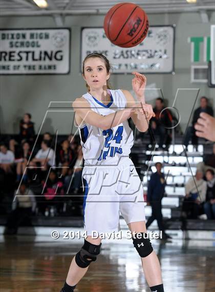 Thumbnail 3 in Roseville vs. Davis (Ram Jam Winter Classic) photogallery.