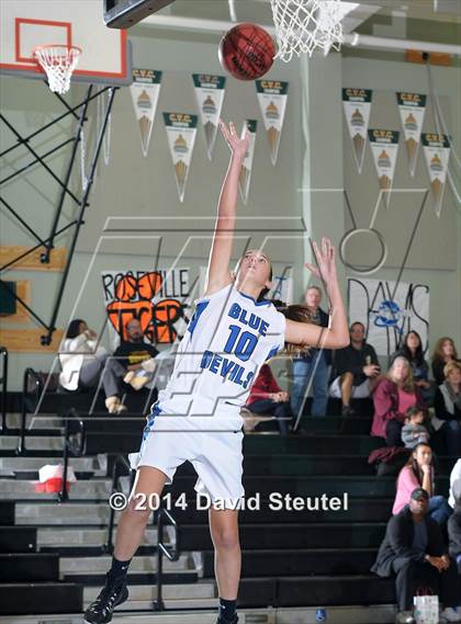 Thumbnail 2 in Roseville vs. Davis (Ram Jam Winter Classic) photogallery.