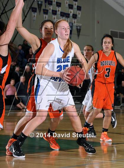 Thumbnail 2 in Roseville vs. Davis (Ram Jam Winter Classic) photogallery.