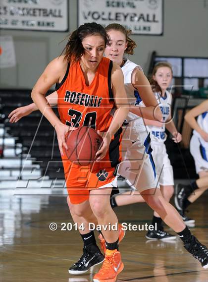 Thumbnail 2 in Roseville vs. Davis (Ram Jam Winter Classic) photogallery.