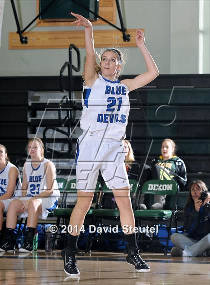 Thumbnail 3 in Roseville vs. Davis (Ram Jam Winter Classic) photogallery.