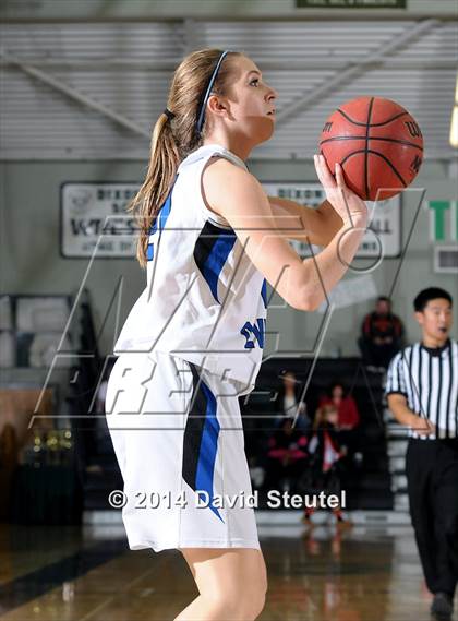 Thumbnail 3 in Roseville vs. Davis (Ram Jam Winter Classic) photogallery.