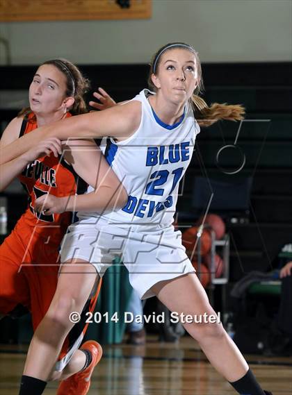 Thumbnail 3 in Roseville vs. Davis (Ram Jam Winter Classic) photogallery.