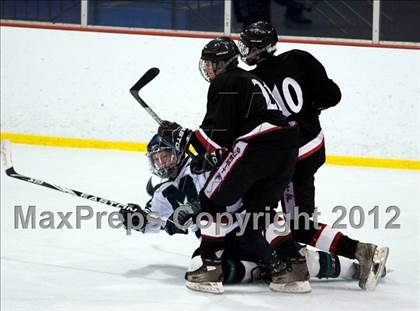Thumbnail 2 in Marquette vs. Rockwood Summit photogallery.