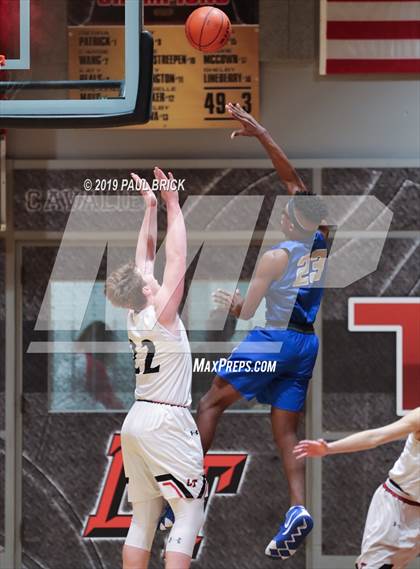 Thumbnail 3 in Lake Travis vs Lehman photogallery.