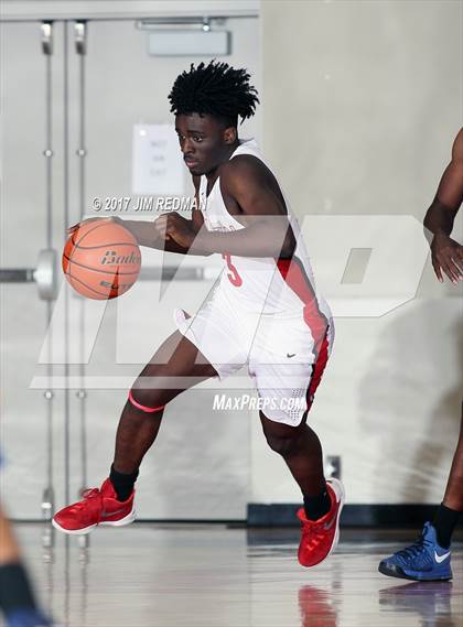 Thumbnail 2 in Fort Bend Austin vs. Chavez (McDonald's Texas Invitational) photogallery.