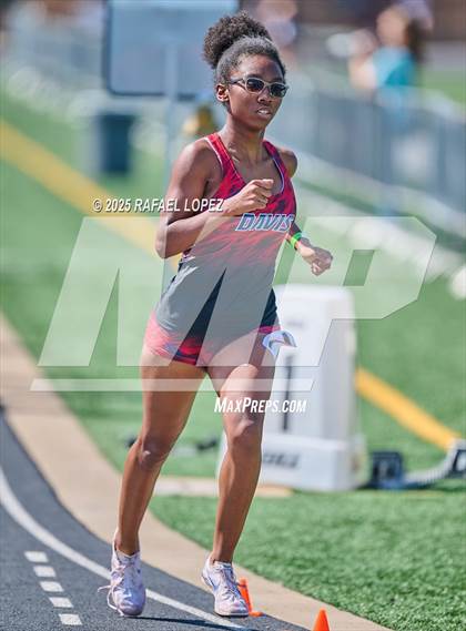 Thumbnail 2 in UIL 6A Track & Field Area 13&14 (800M) photogallery.