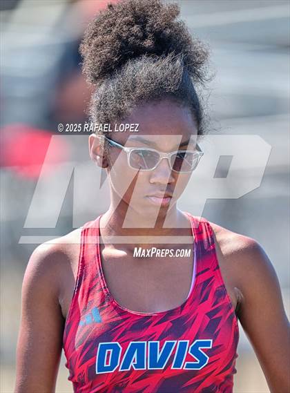 Thumbnail 1 in UIL 6A Track & Field Area 13&14 (800M) photogallery.