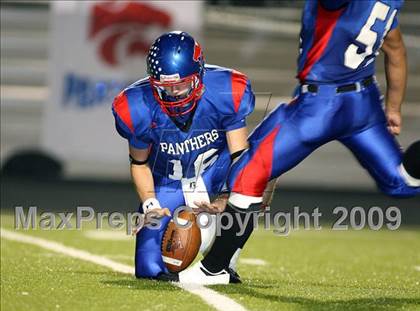 Thumbnail 2 in Van vs. Ford (Texas Bi-District Playoffs) photogallery.