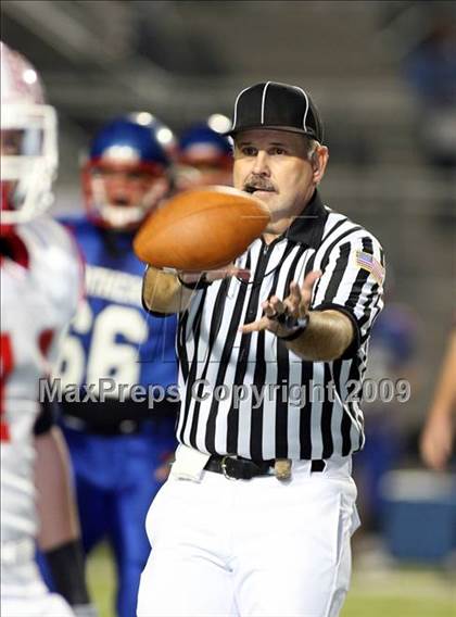 Thumbnail 1 in Van vs. Ford (Texas Bi-District Playoffs) photogallery.