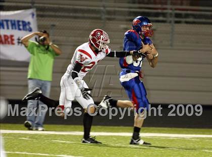 Thumbnail 2 in Van vs. Ford (Texas Bi-District Playoffs) photogallery.