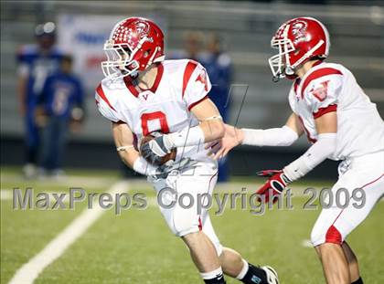 Thumbnail 2 in Van vs. Ford (Texas Bi-District Playoffs) photogallery.