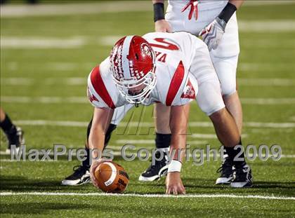 Thumbnail 1 in Van vs. Ford (Texas Bi-District Playoffs) photogallery.