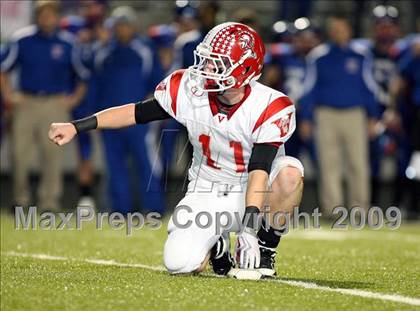 Thumbnail 2 in Van vs. Ford (Texas Bi-District Playoffs) photogallery.