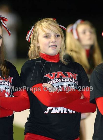 Thumbnail 2 in Van vs. Ford (Texas Bi-District Playoffs) photogallery.