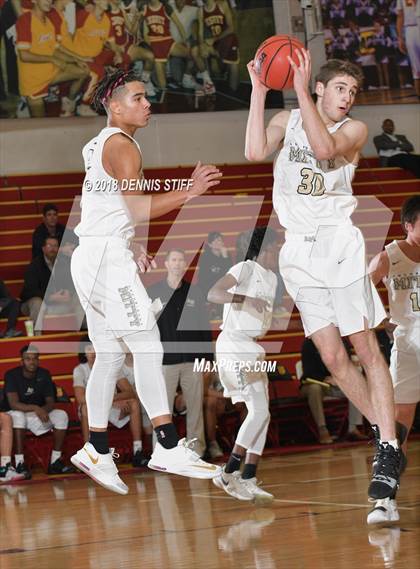 Thumbnail 2 in Cathedral Catholic vs. Archbishop Mitty (Father Barry Christmas Classic) photogallery.