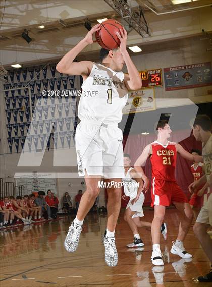 Thumbnail 2 in Cathedral Catholic vs. Archbishop Mitty (Father Barry Christmas Classic) photogallery.