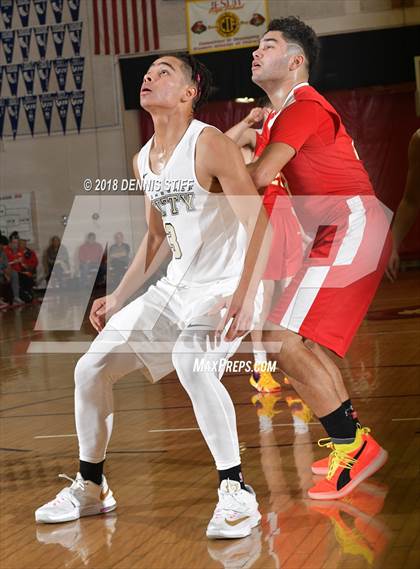 Thumbnail 1 in Cathedral Catholic vs. Archbishop Mitty (Father Barry Christmas Classic) photogallery.