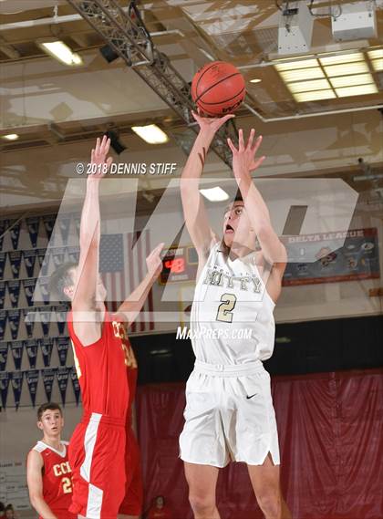 Thumbnail 3 in Cathedral Catholic vs. Archbishop Mitty (Father Barry Christmas Classic) photogallery.