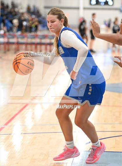 Thumbnail 3 in Regis Jesuit vs. Mesquite (Section 7) photogallery.
